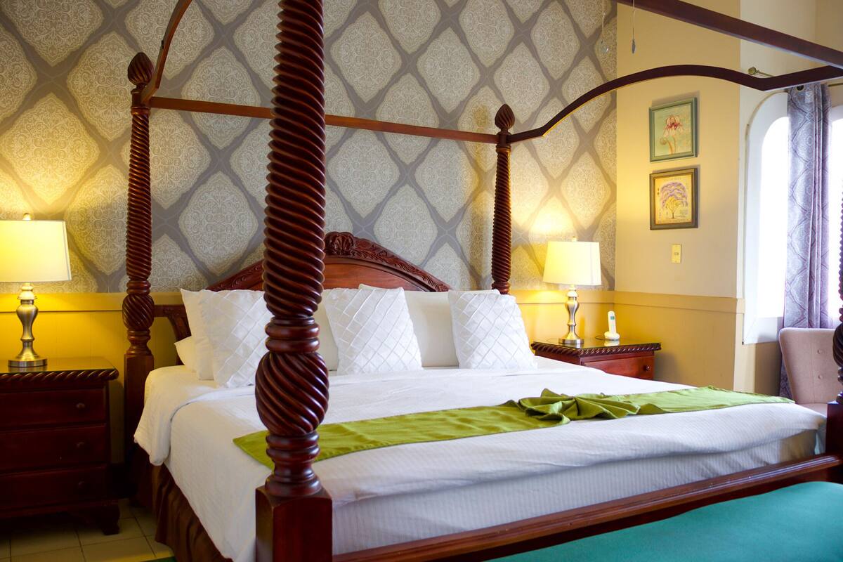 Deluxe Room, 1 Katil Raja (King), Sea View | Peralatan tempat tidur premium, gebar bulu kapas, bar mini 
