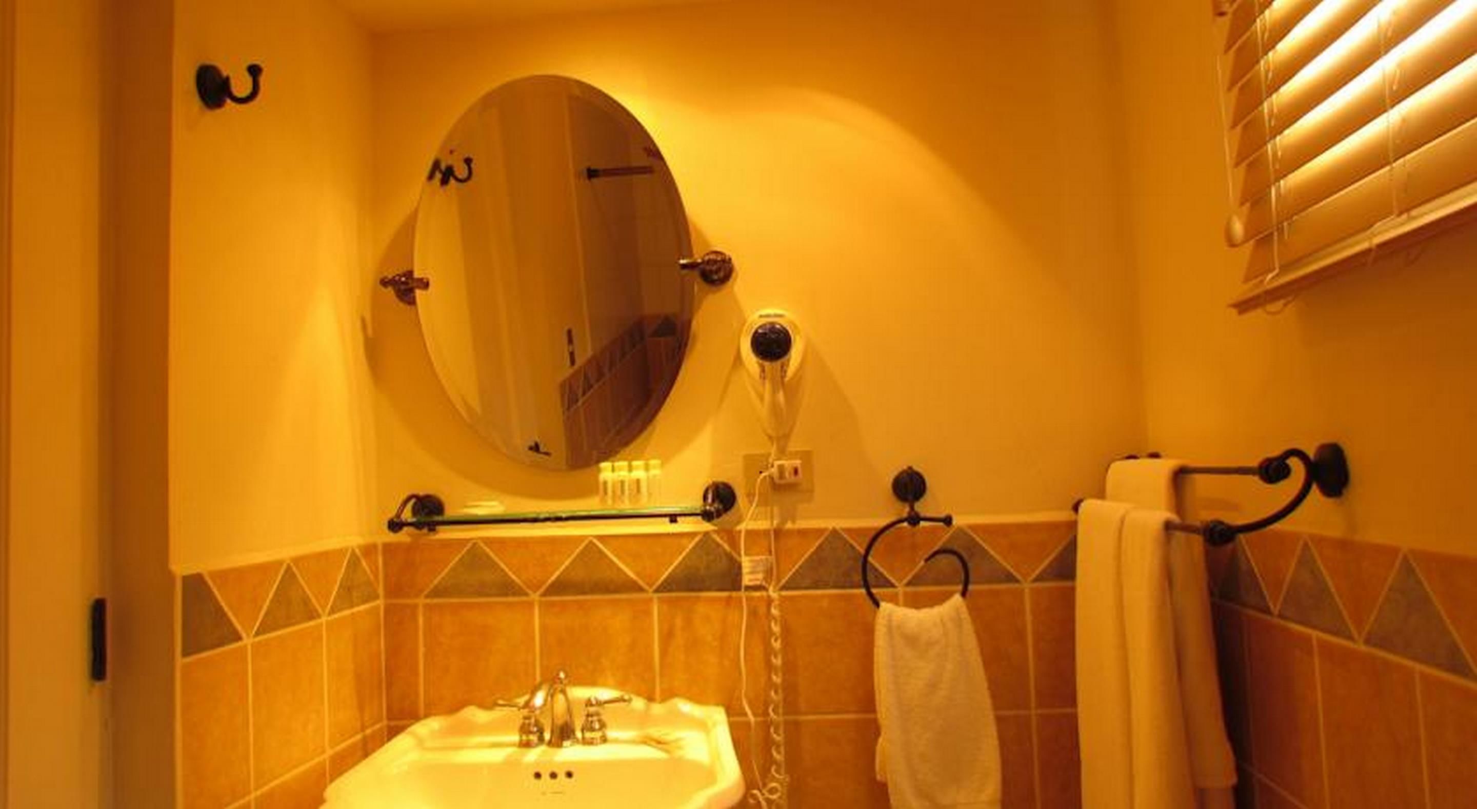 premium bedding, down duvets, minibar, in-room safe