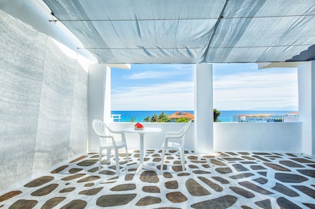 Terras. Xenios Faros Apartments