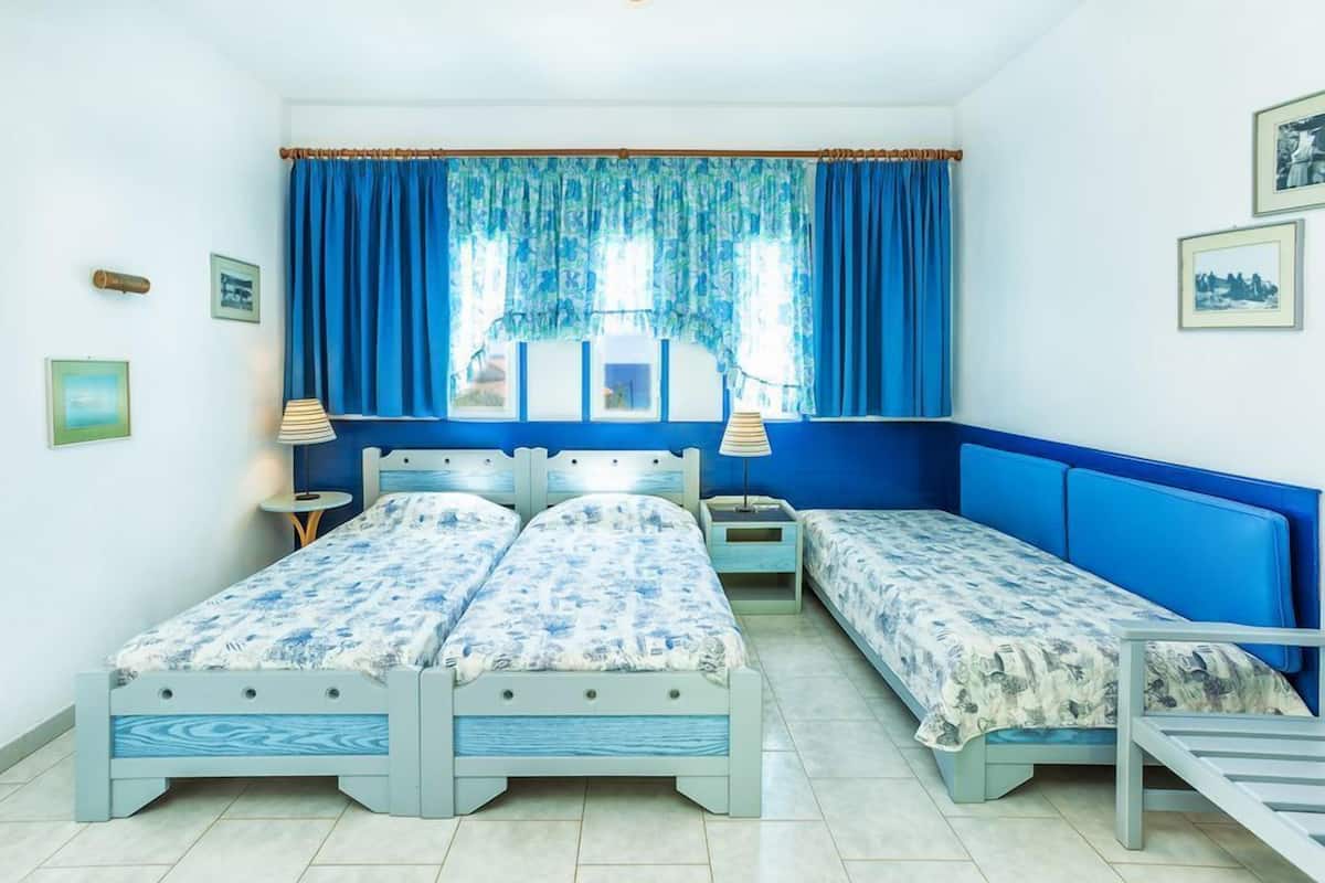 Studio | Soundproofing, free cribs/infant beds, free rollaway beds, WiFi