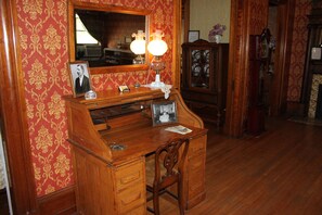 Concierge desk - Victorian Charm Inn (Towanda)