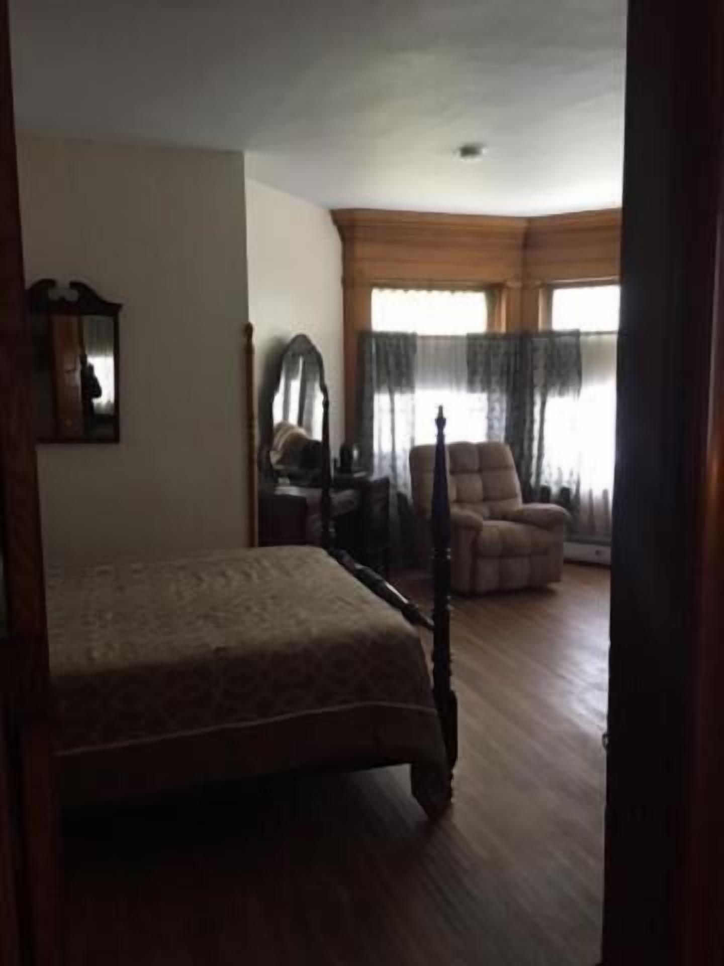 The Decker Room | Iron/ironing board, free WiFi, bed sheets