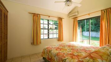 Tallelokero huoneessa, silitysrauta/-lauta, ilmainen Wi-Fi