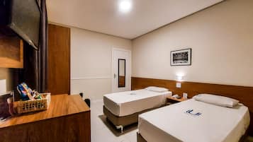 Standard Twin Room | 1 bedroom, in-room safe, desk, laptop workspace