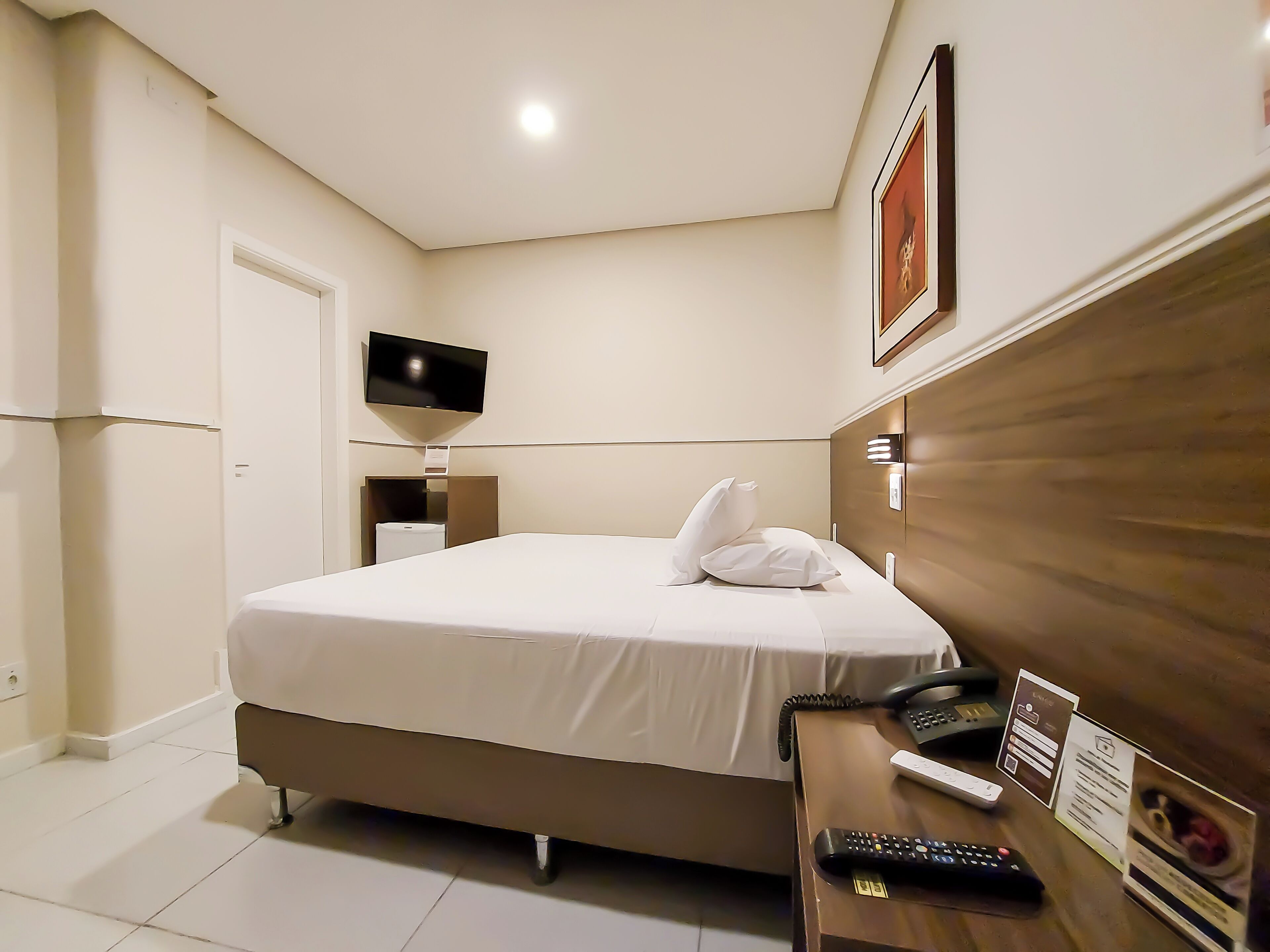 superior double room | 1 bedroom, in-room safe, desk, laptop workspace