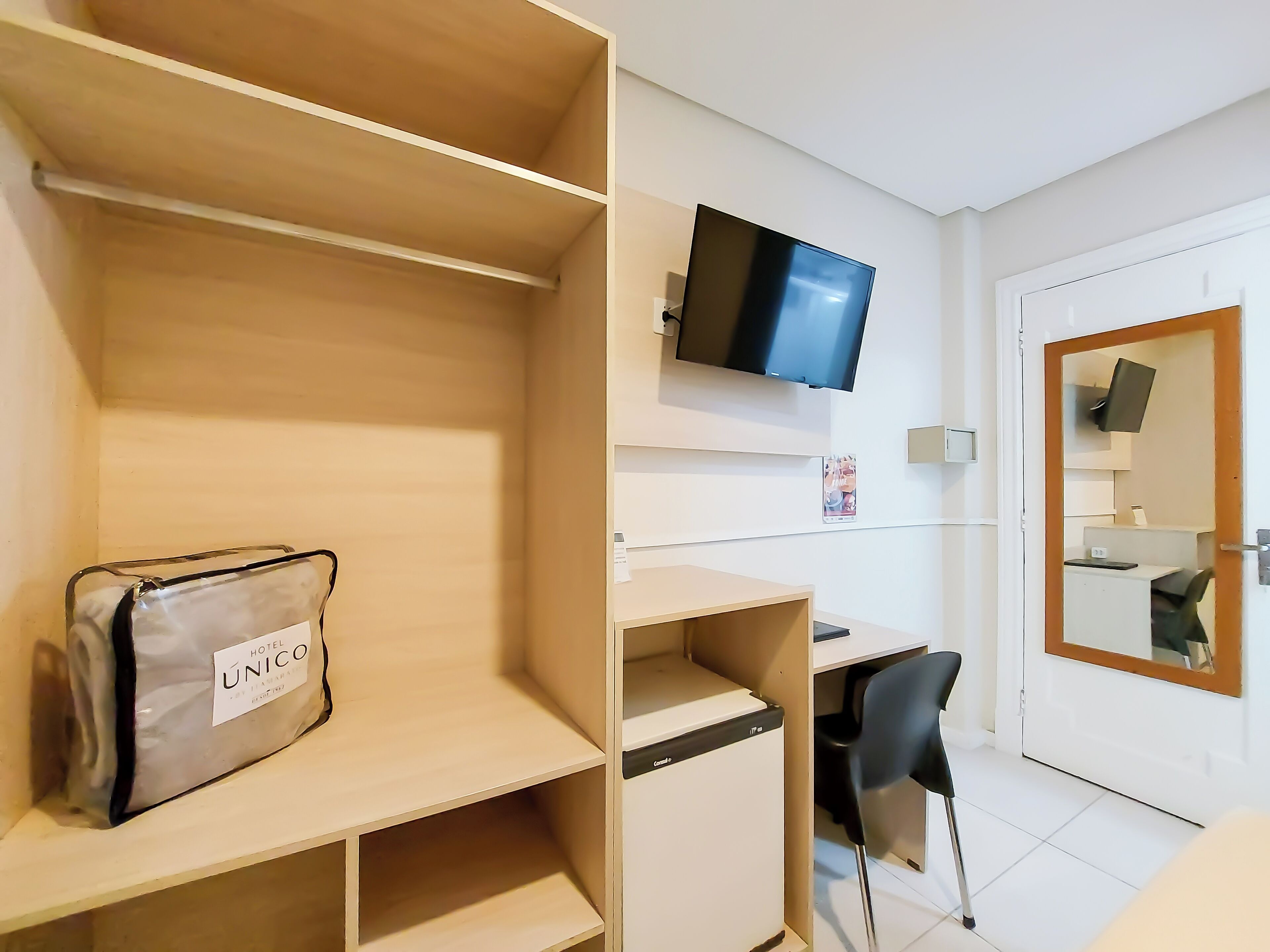 basic double room | 1 bedroom, in-room safe, desk, laptop workspace