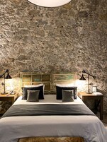 Junior Suite, 1 King Bed | Premium bedding, in-room safe, soundproofing, free WiFi