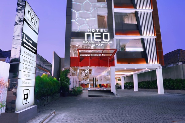 住宿正面 - 傍晚/夜晚