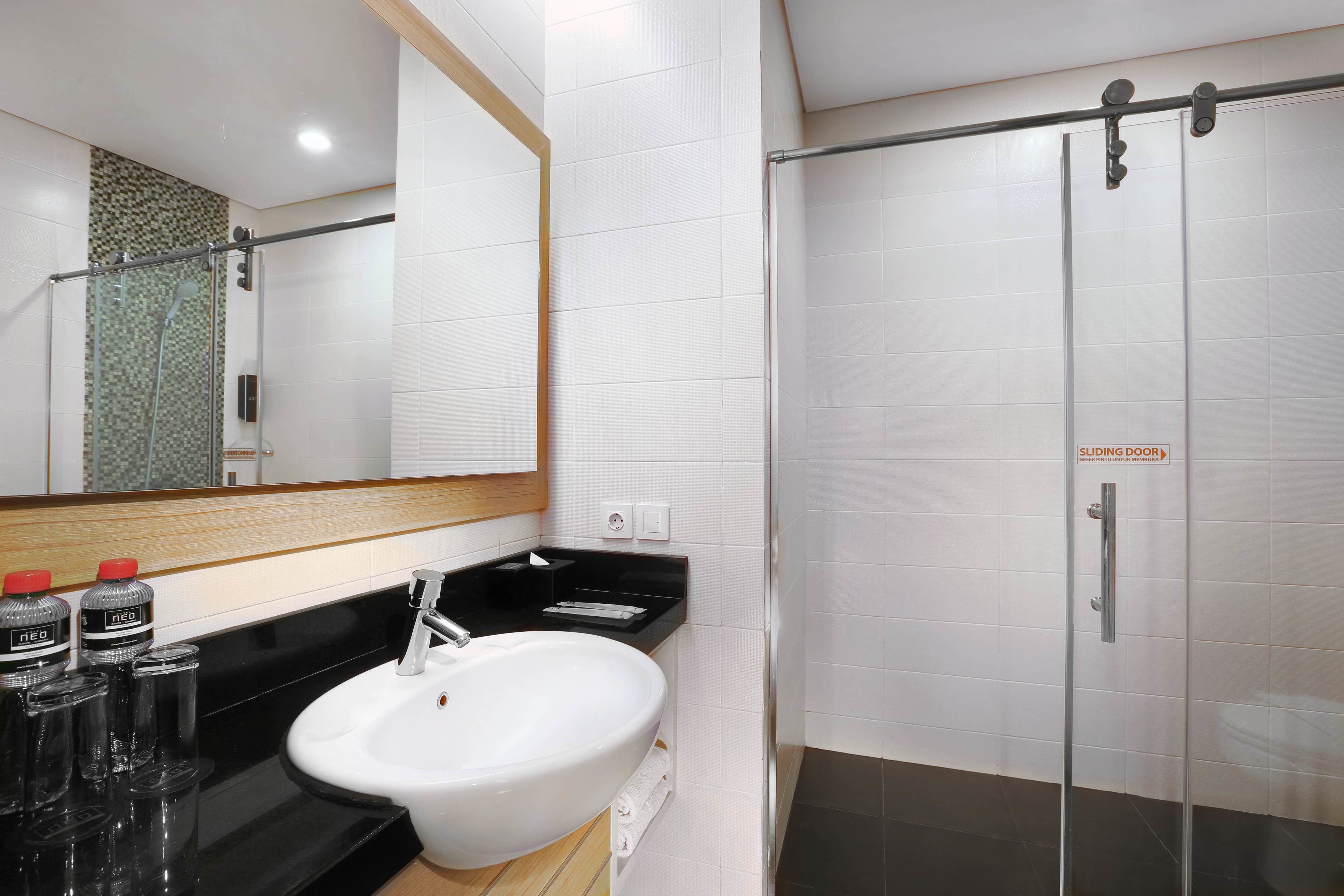 superior room | bathroom | shower, free toiletries, slippers, towels