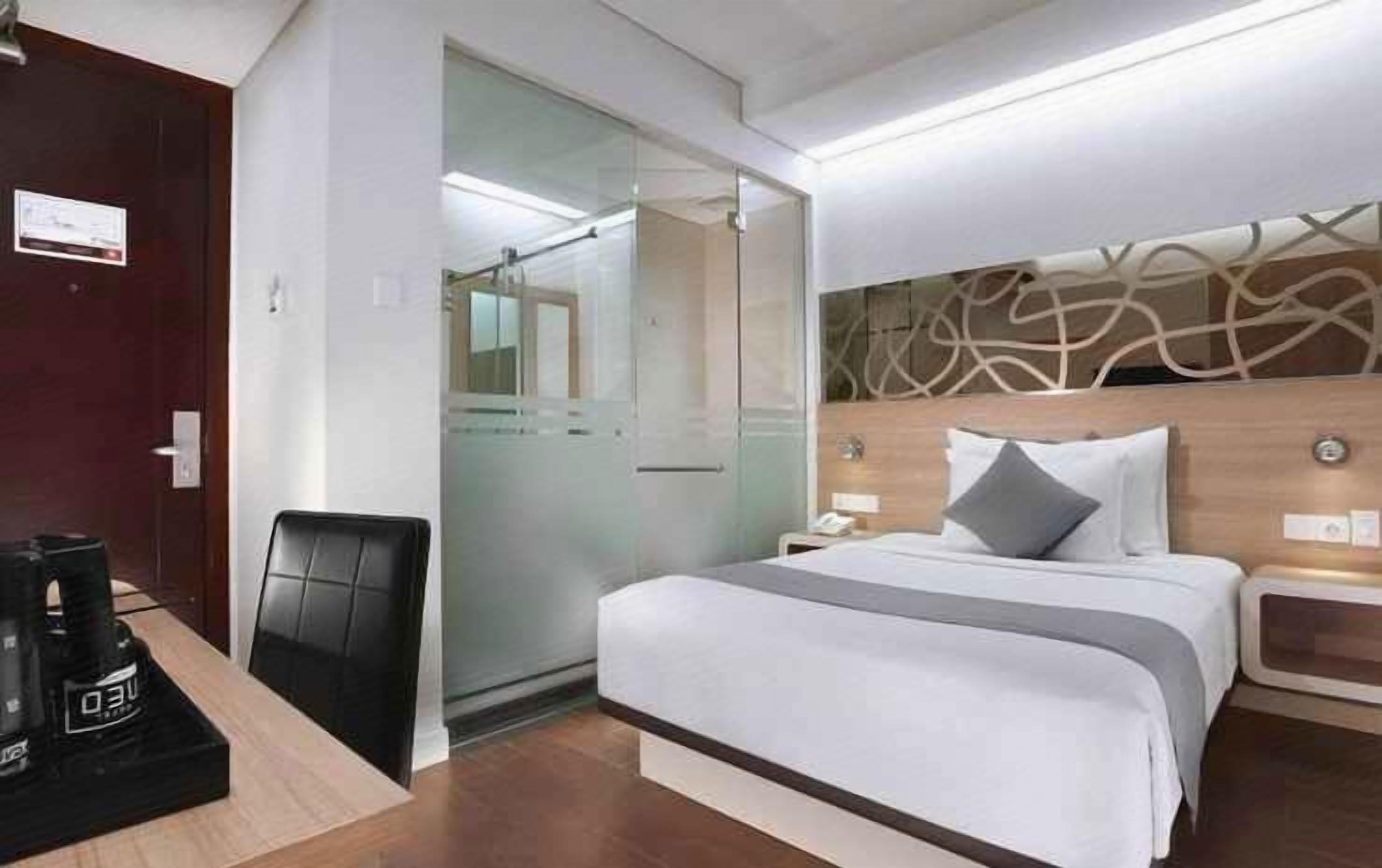 In-room safe, desk, laptop workspace, free WiFi