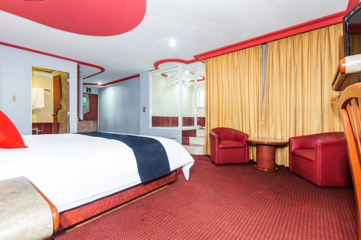 Deluxe Room, Jetted Tub