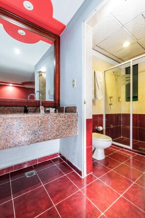 Bathroom | Free toiletries, towels, soap, shampoo