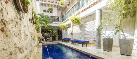 Outdoor pool, open 9:00 AM to 8:00 PM, pool loungers