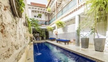 Outdoor pool, open 9:00 AM to 8:00 PM, pool loungers