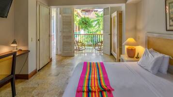 Premium Suite | Minibar, in-room safe, desk, free WiFi