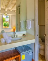 Classic Room | Bathroom