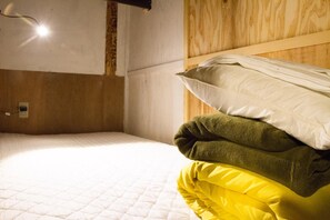 In-room safe, free WiFi - HOSTEL NAKAMURA Kobe (Kobe)