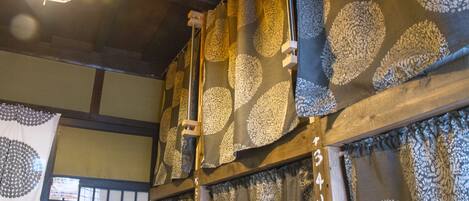 خزنة داخل الغرفة وواي فاي مجانًا