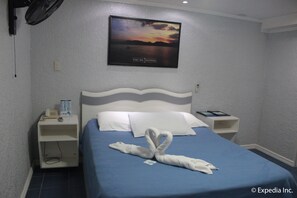 Deluxe Room, Beachfront | Desk, rollaway beds, bed sheets - Blue Rock Beach Resort (Olongapo)