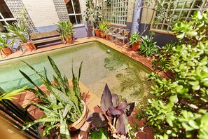 Outdoor pool - Newtown Backpackers (Newtown)