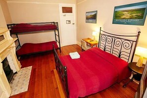 Room - Newtown Backpackers (Newtown)