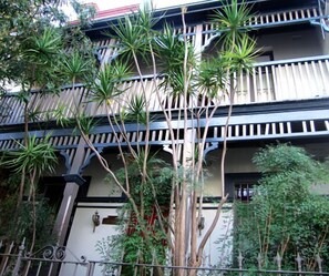 Exterior - Newtown Backpackers (Newtown)