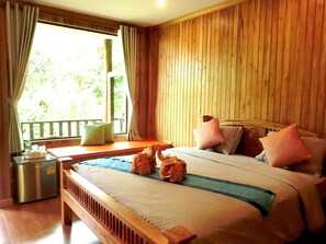 Habitación doble estándar | Caja de seguridad en la habitación, escritorio y wifi gratis 