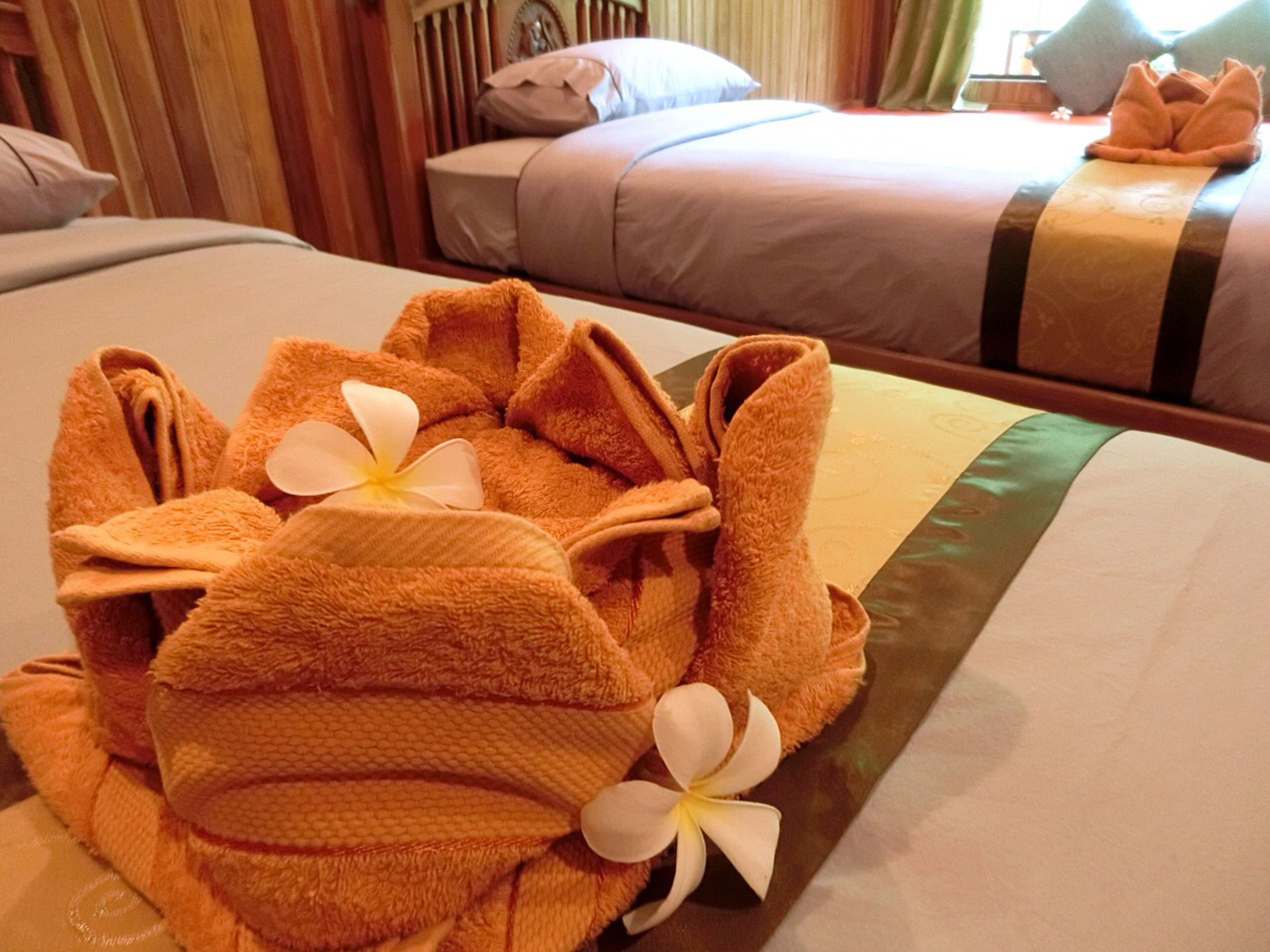 standard twin room | in-room safe, desk, free wifi