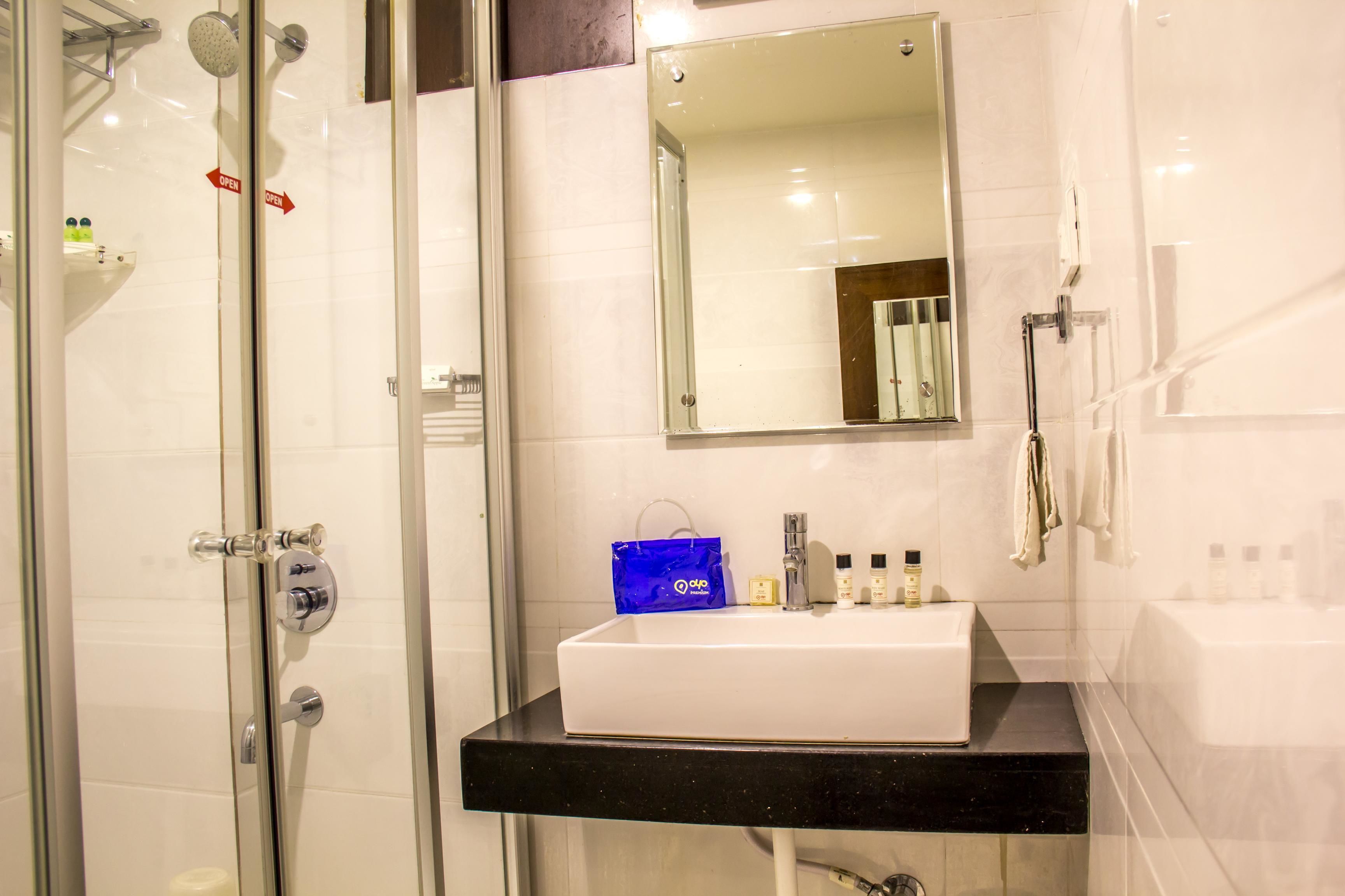 Standard Double or Twin Room, 1 Double Bed, Private Bathroom | Bathroom