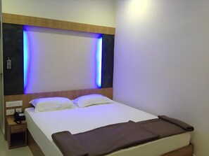 Caixa forta a l'habitació, escriptori i llits addicionals 