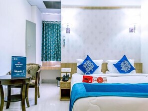 Zimmersafe, Schreibtisch, Zustellbetten, kostenloses WLAN