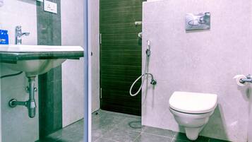 Standard Double or Twin Room, 1 Double Bed, Private Bathroom | Bathroom