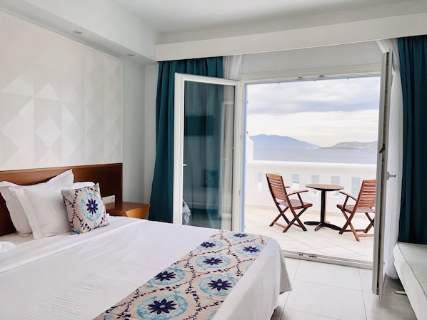 Superior Double Room | Minibar, in-room safe, soundproofing, iron/ironing board