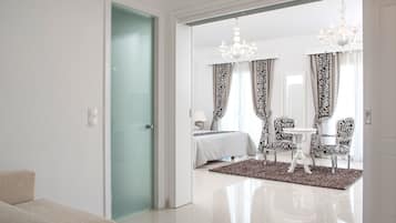 Executive-Suite, eigener Pool | Wohnbereich | Fernseher