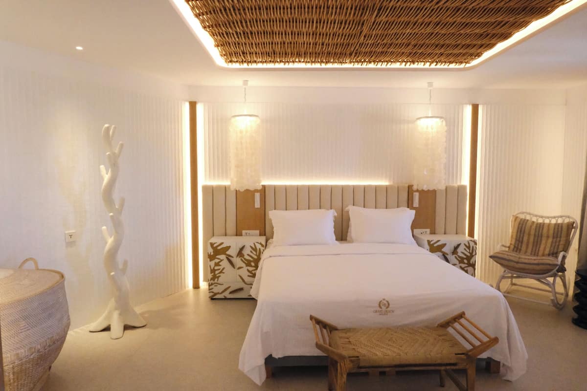  Mando Pool Suite | Minibar, in-room safe, soundproofing, iron/ironing board (on request)