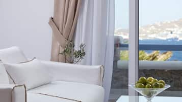 Grand Suite, Private Pool | Living area | TV