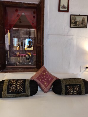 Suite | Ropa de cama de alta calidad, escritorio, camas extra y wifi gratis 