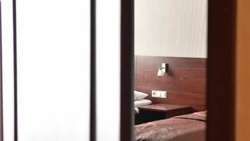 Chambre Standard avec lits jumeaux | Minibar, coffres-forts dans les chambres, bureau