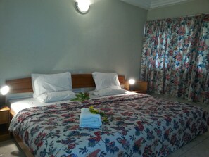 Deluxe Room | In-room safe, desk, blackout drapes, free WiFi - Paradise Resort, Lake Bosomtwe (Kuntanse)