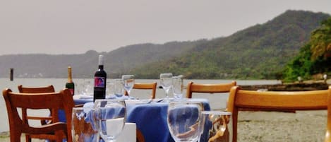 2 restaurants servant le déjeuner, spécialités Cuisine internationale
