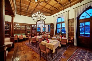 Free daily buffet breakfast - Hotel Aschenbrenner (Garmisch-Partenkirchen)