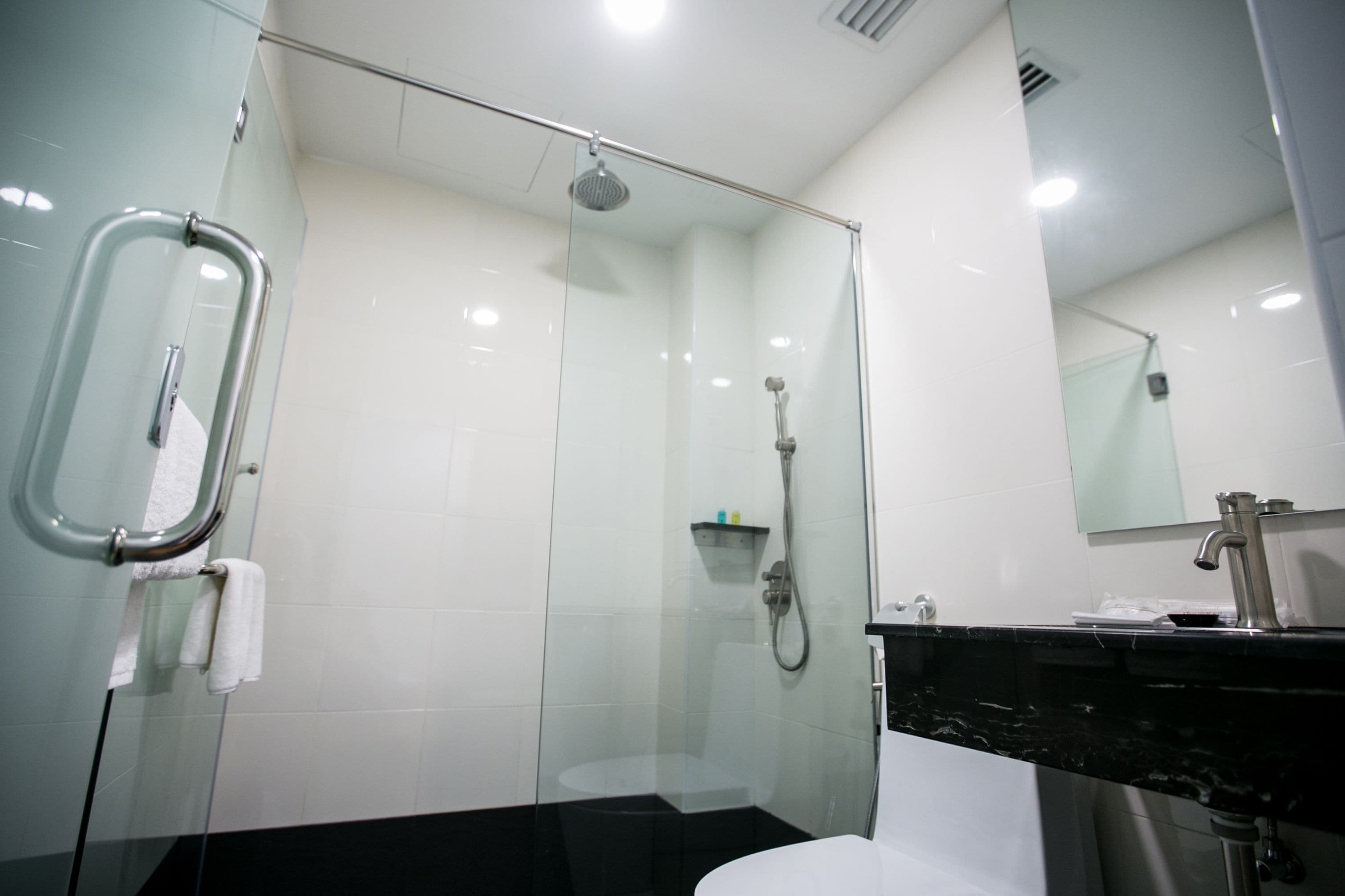 deluxe room | bathroom | rainfall showerhead, free toiletries, hair dryer, towels