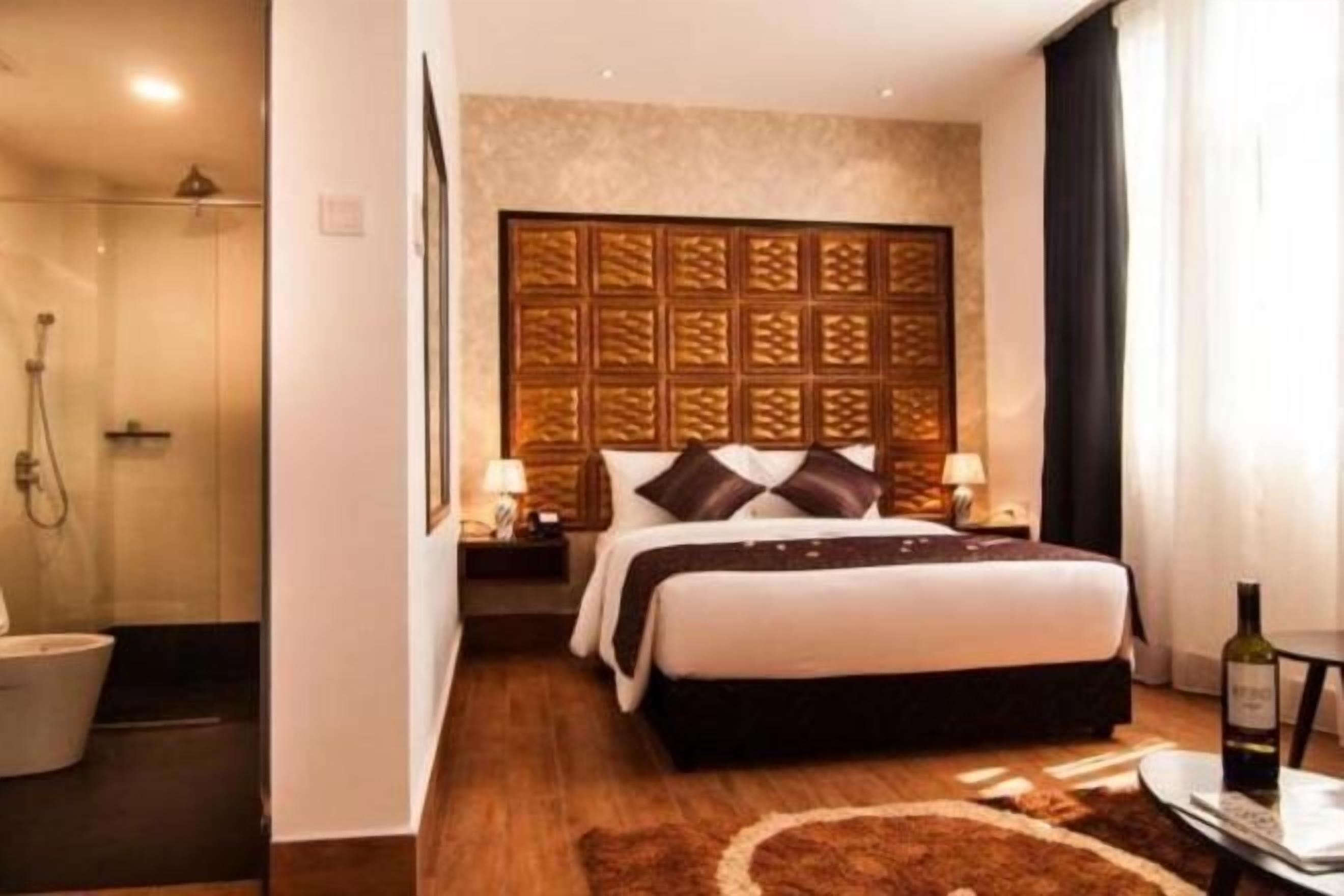 客房內保險箱、書桌、遮光布/窗簾、熨斗/熨衣板