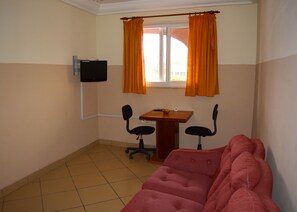 Suite | Minibar, skrivebord, lydisolert og wi-fi (inkludert)