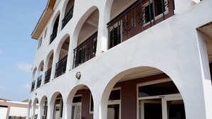 A multi-story building with arched windows and balconies. - Kunta Kinte Hotel (Accra)