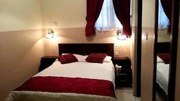 Minibar, desk, soundproofing, free WiFi