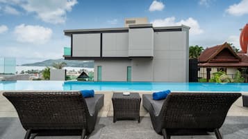 Premier lakosztály, hozzáférés a medencéhez | Szobai szolgáltatás