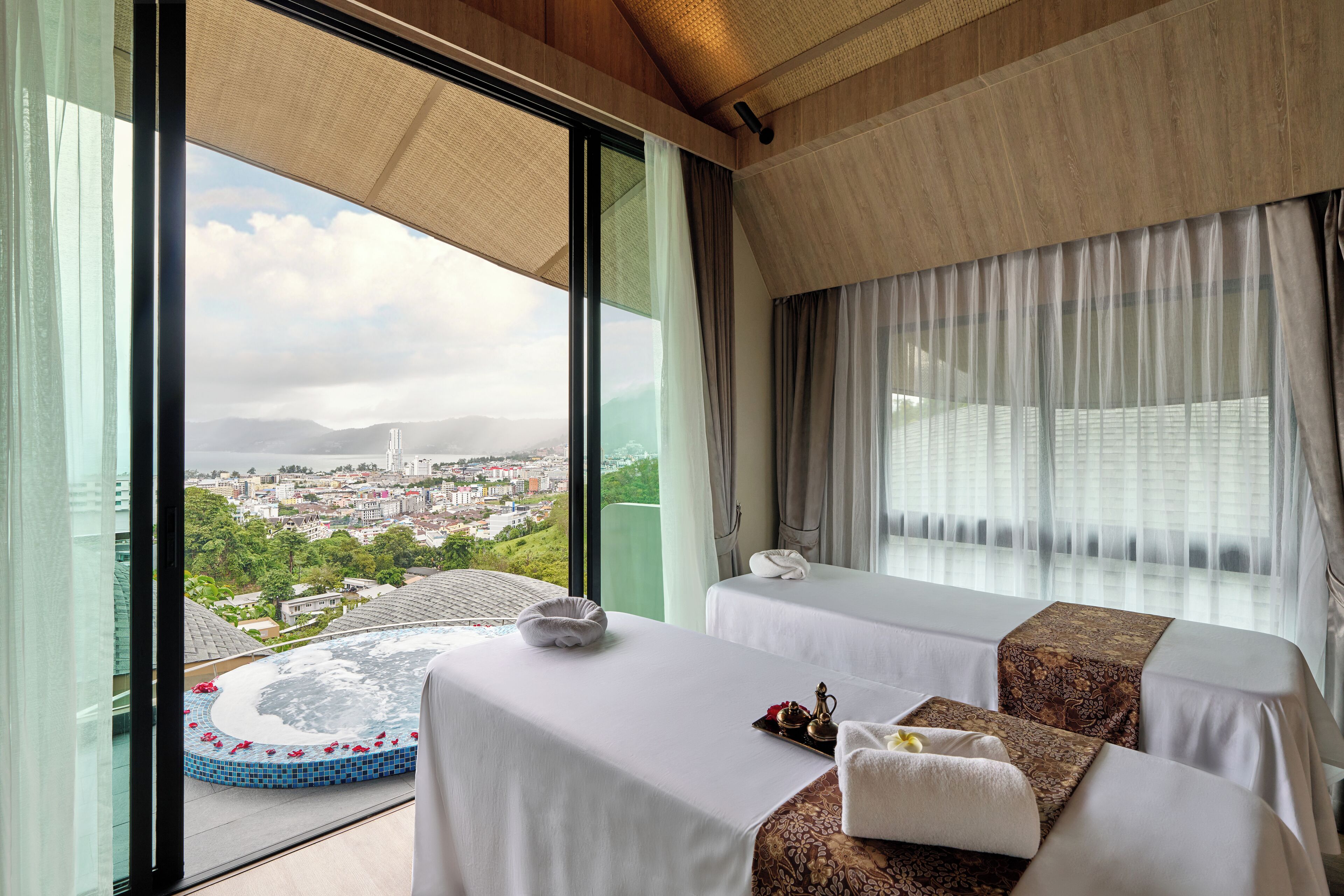 body treatments, aromatherapy, thai massages, body scrubs, massages