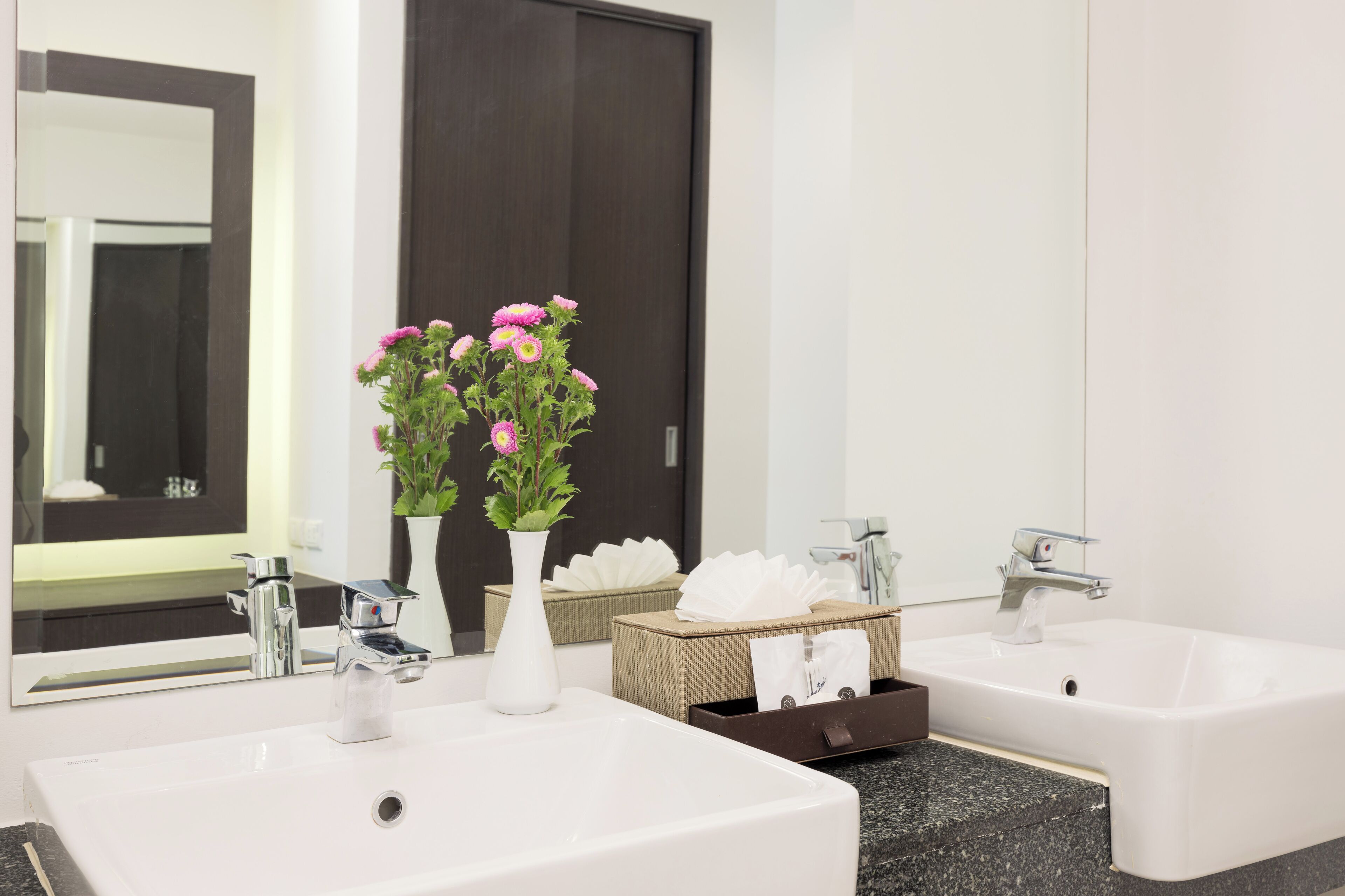 suite, 2 bedrooms | bathroom | free toiletries, hair dryer, bathrobes, slippers