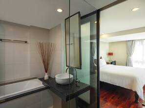 Loft, 1 Schlafzimmer, Veranda, Stadtblick | Badezimmer | Kostenlose Toilettenartikel, Haartrockner, Handtücher, Seife